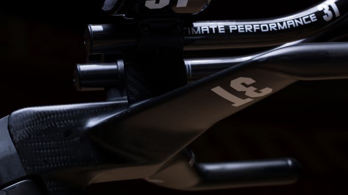 The 3T Brezza II Nano LTD bar set-up has been custom-moulded to the hinge fork in Dennis' perfect aero position