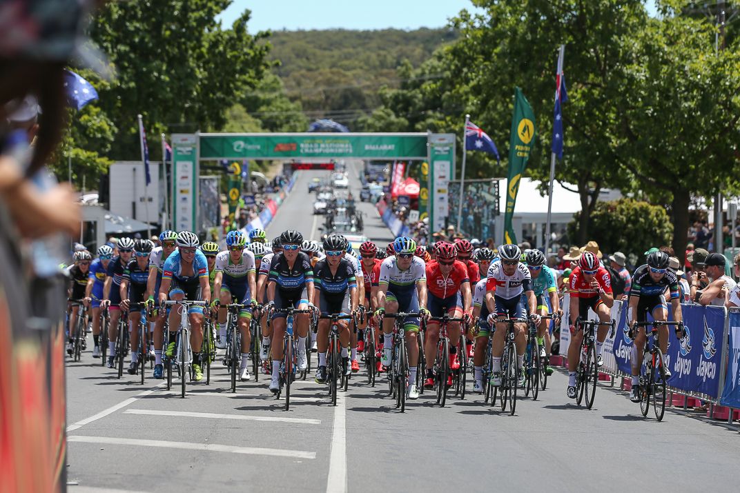 The men's peloton at the Australian nationals 2016