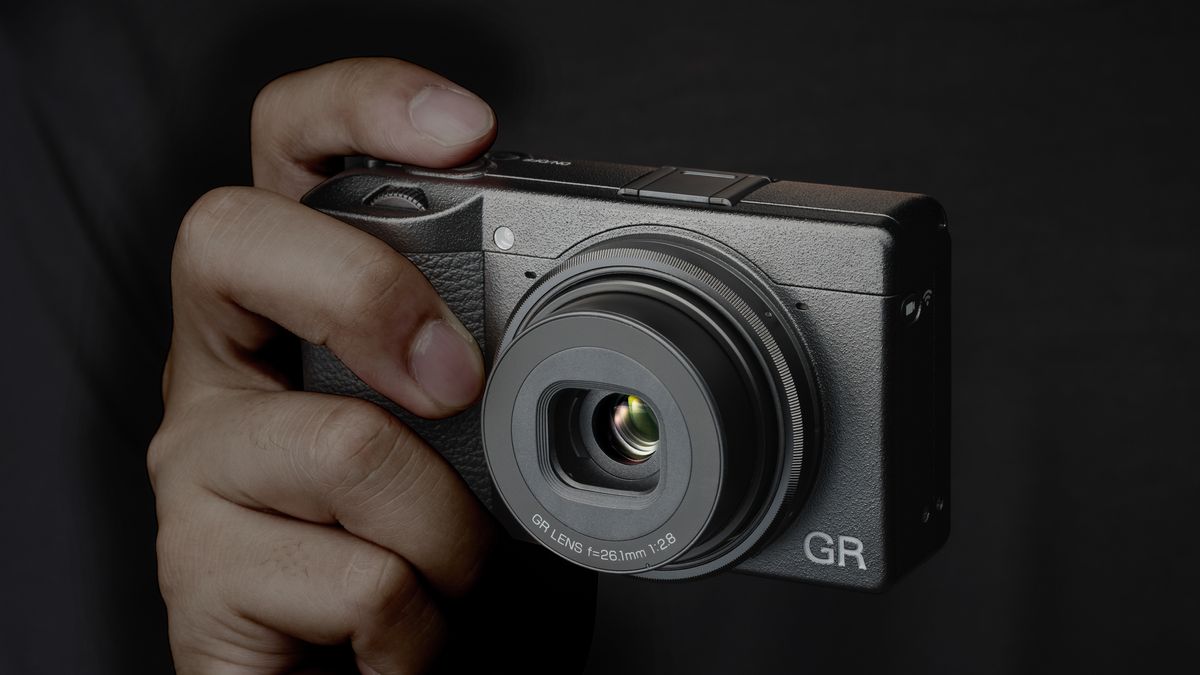 Ricoh GR IIIx arrives with a 40mm lens for a tighter angle on street