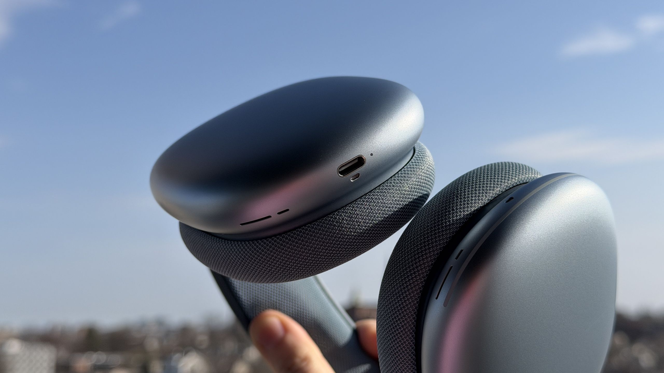 في الشهر الماضي، أصدرت شركة Apple بهدوء جهاز AirPods Max 2 الجديد كليًا – ويمكنك بالفعل الحصول على خصم نادر بقيمة 40 دولارًا على Amazon