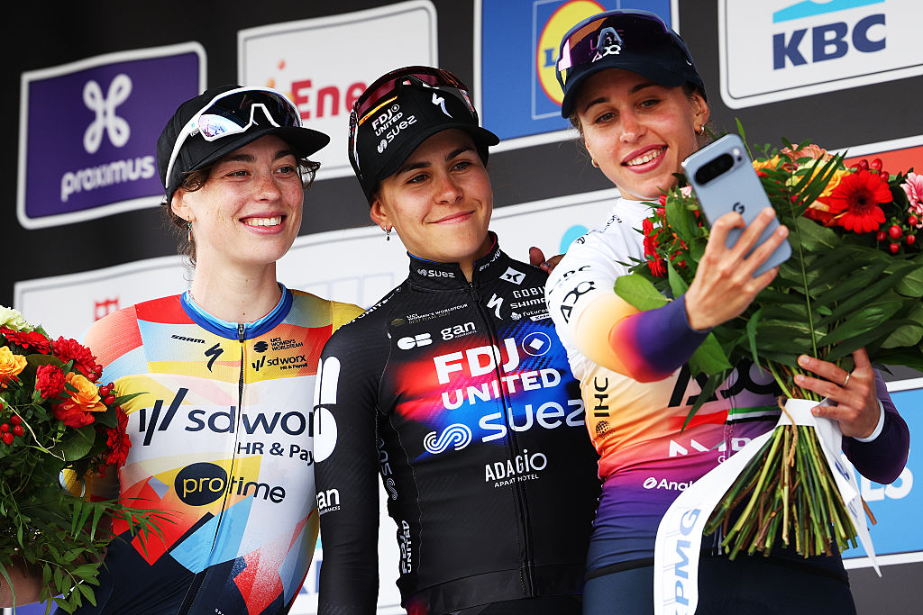 C&amp;eacute;lia Gery celebrates on the podium after winning Brabantse Pijl 2026