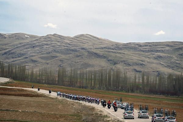 The peloton en route from Antalya to Elmali during stage 3.