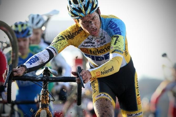 Tom Meeusen (Telenet-Fidea) runs the sand sector en route to a fourth place result in Belgium's cyclo-cross championship