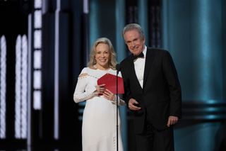 Oscars 2017 Warren Beatty Faye Dunaway Wrong Envelope