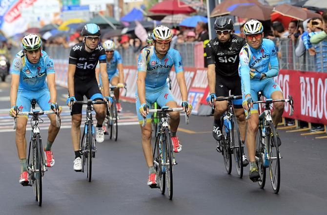 Astana rolls in to the finish