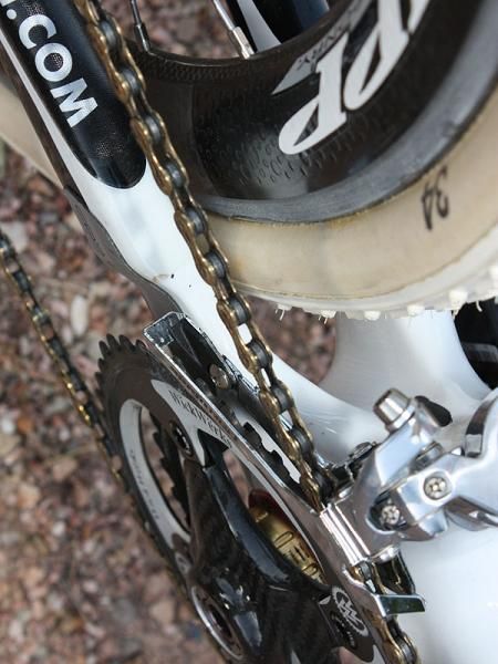 A small indentation on the driveside chain stay leaves a little extra room for the chainrings.