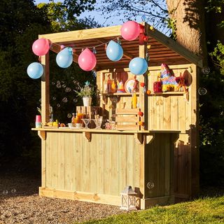 garden wooden bar counter decorated with balloons