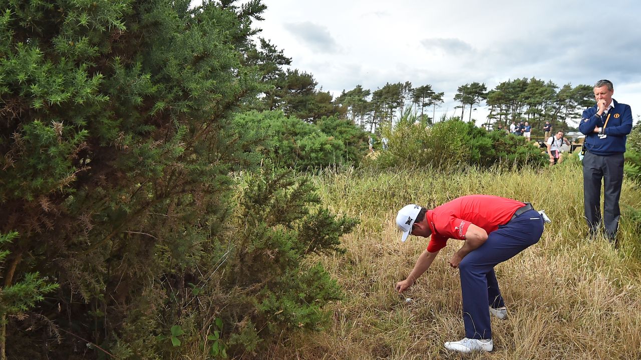 Zach Johnson taking a drop