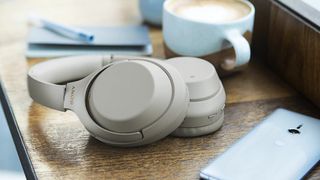 Los Sony WH-1000XM4 son los mejores mejores cascos que puedes comprar