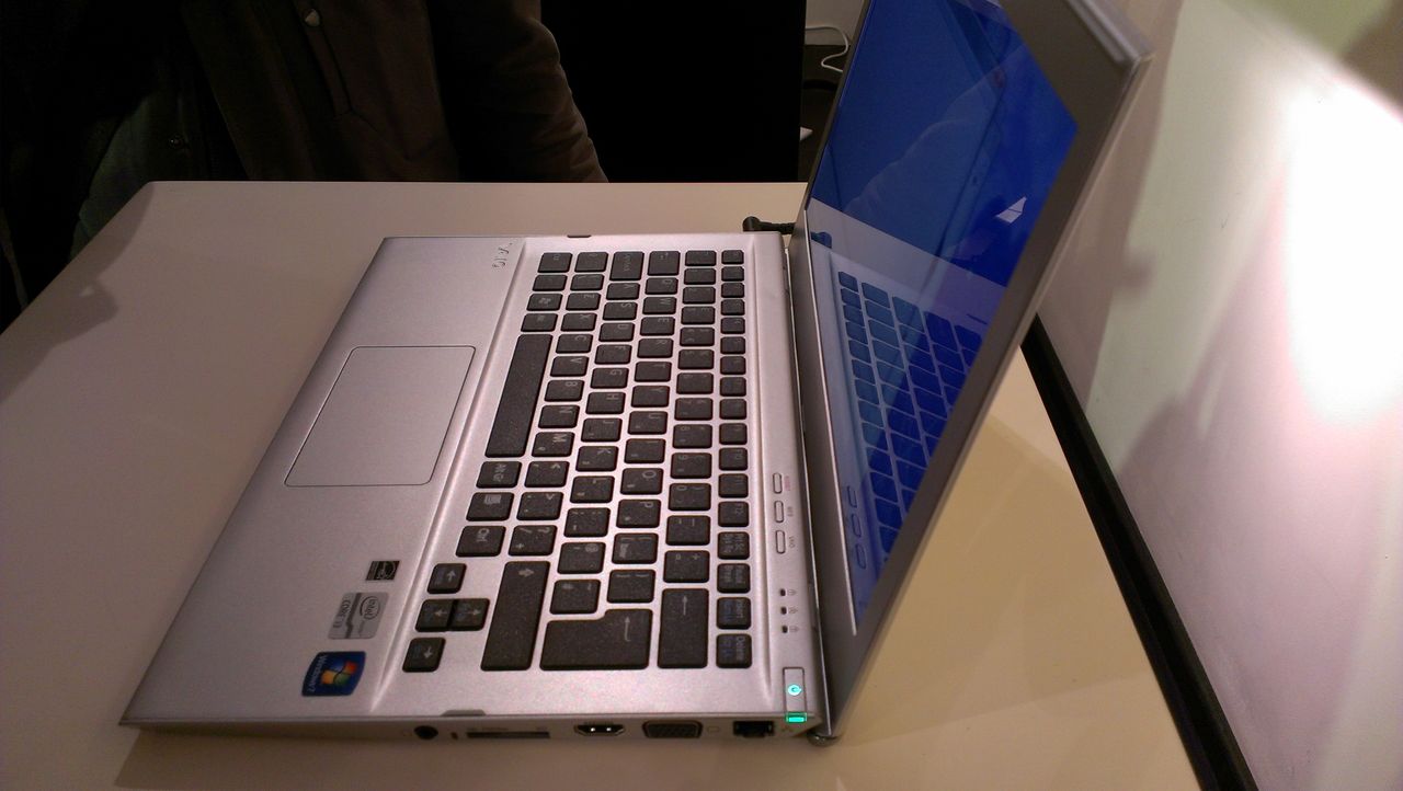 Sony Vaio T13 - Side on