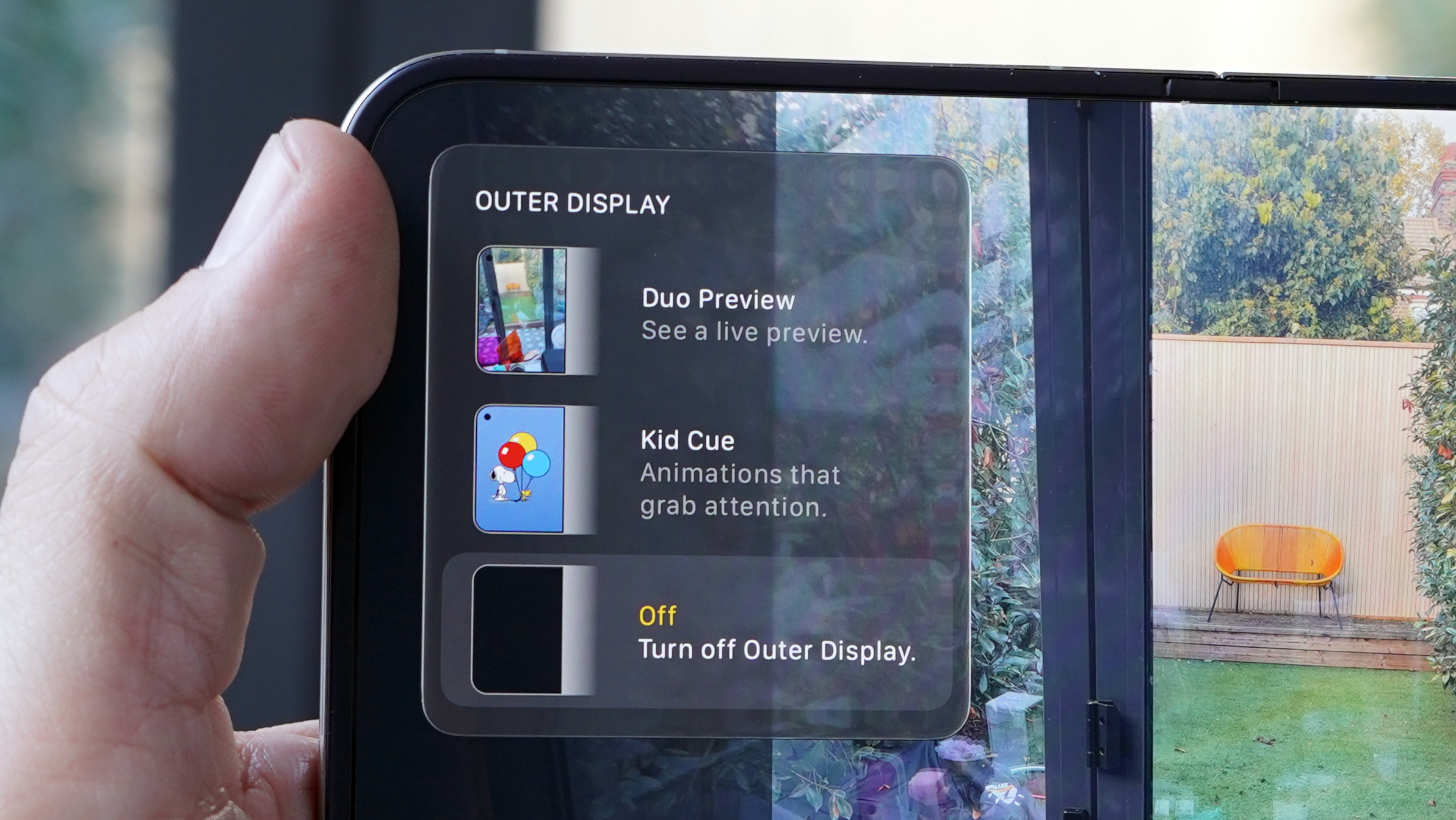 iPhone Duo outer display options in photo mode
