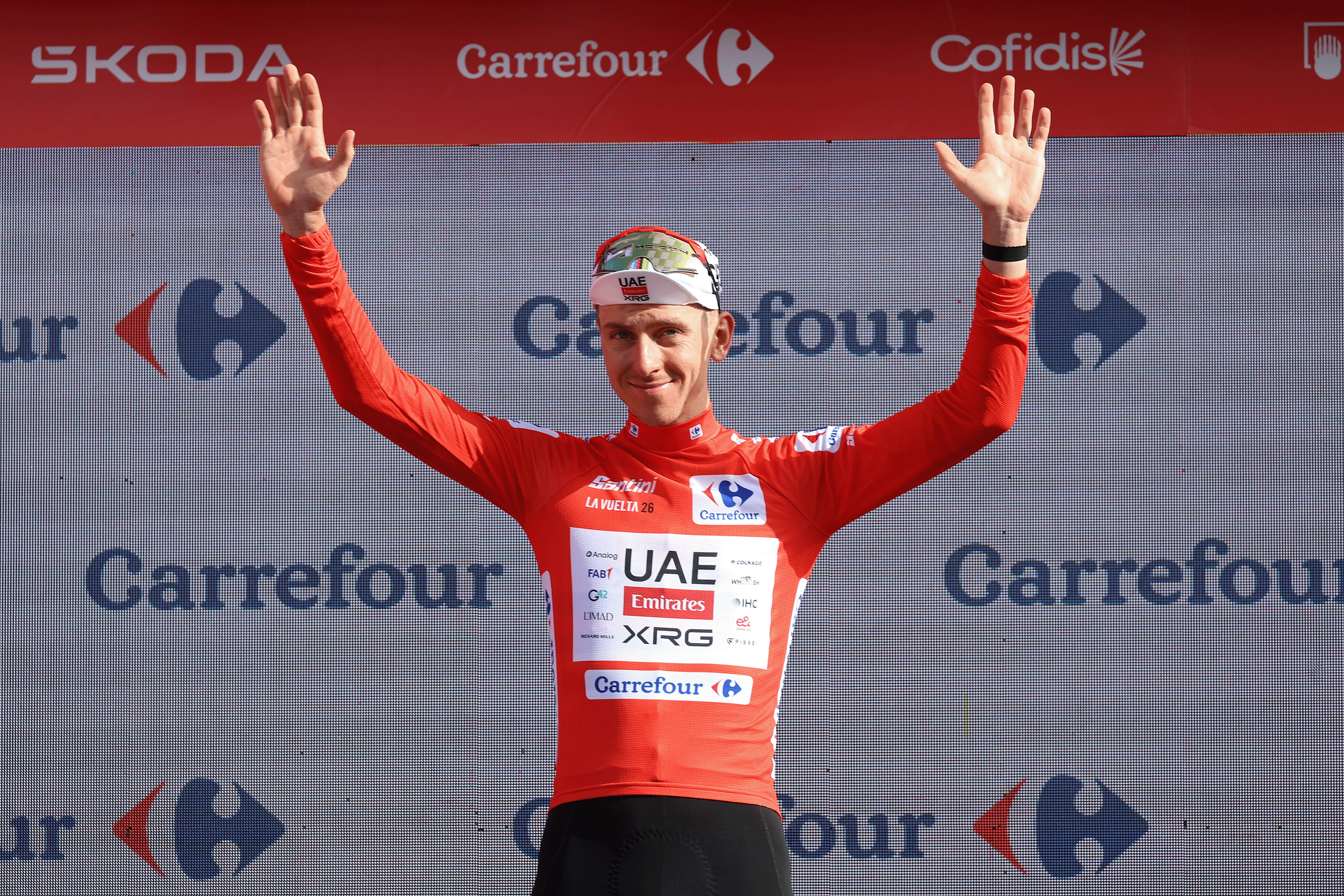 Vuelta a España: Tadej Pogačar survives near-crash on descent for third victory of the race on stage 6