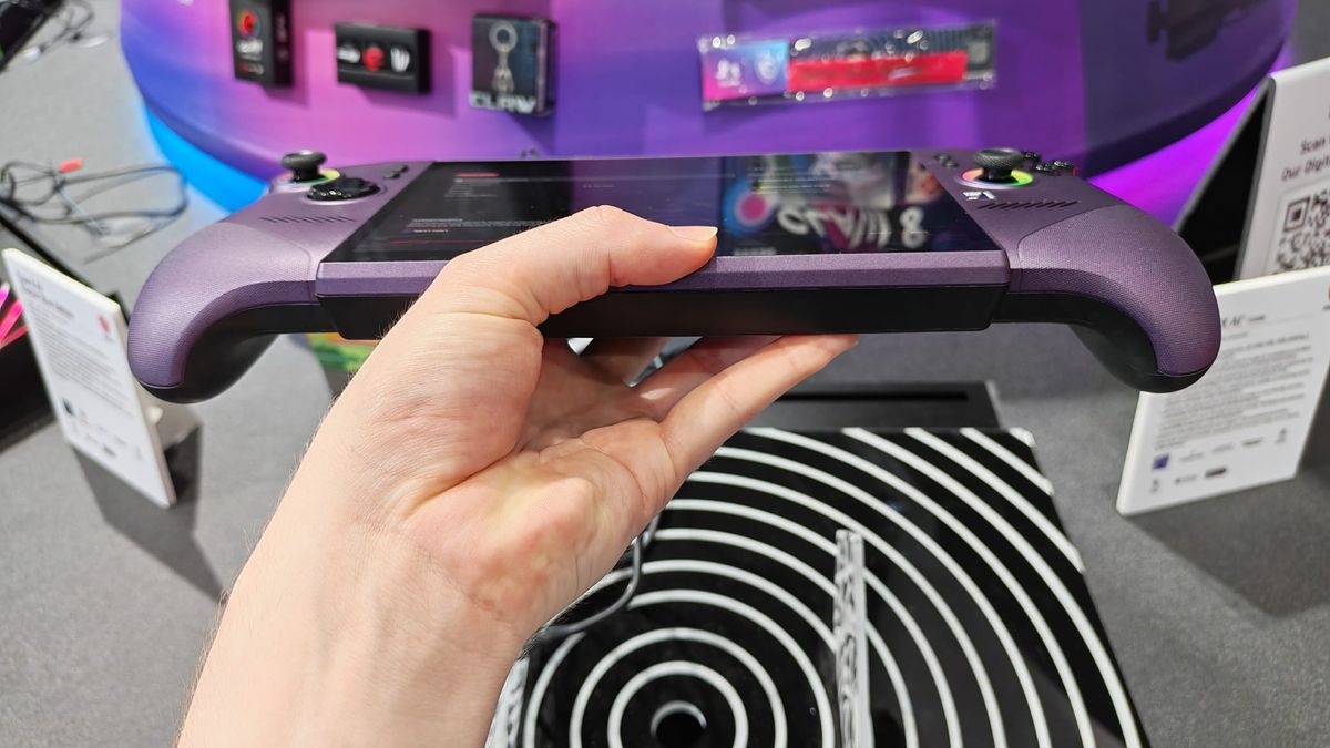 A reviewer holding the MSI Claw 8 EX AI+ to show its grip curves
