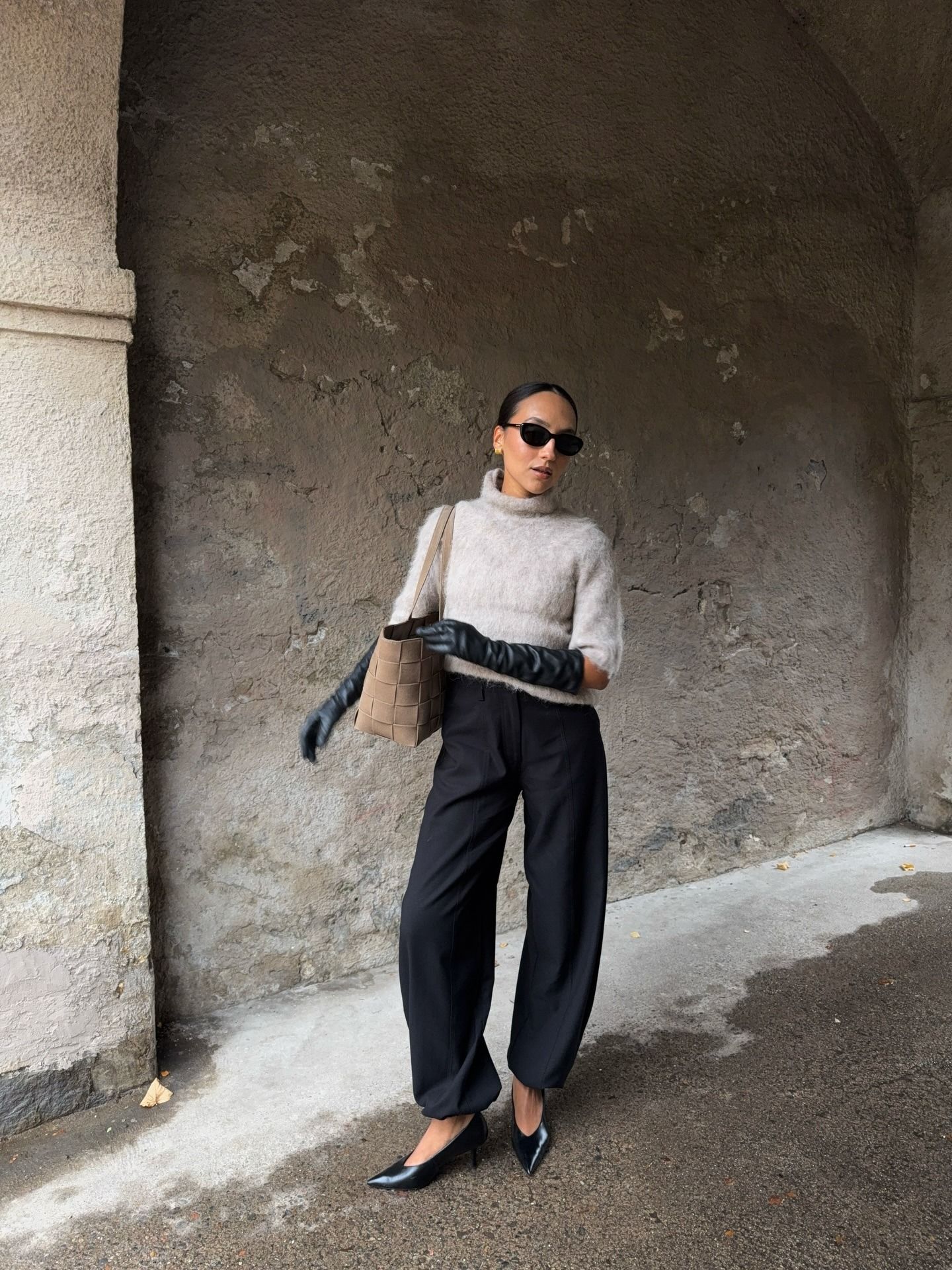 Influencer Ingrid Fagerli Edvinsen wears balloon pants, a brushed mock-neck sweater, long leather gloves, and heels.