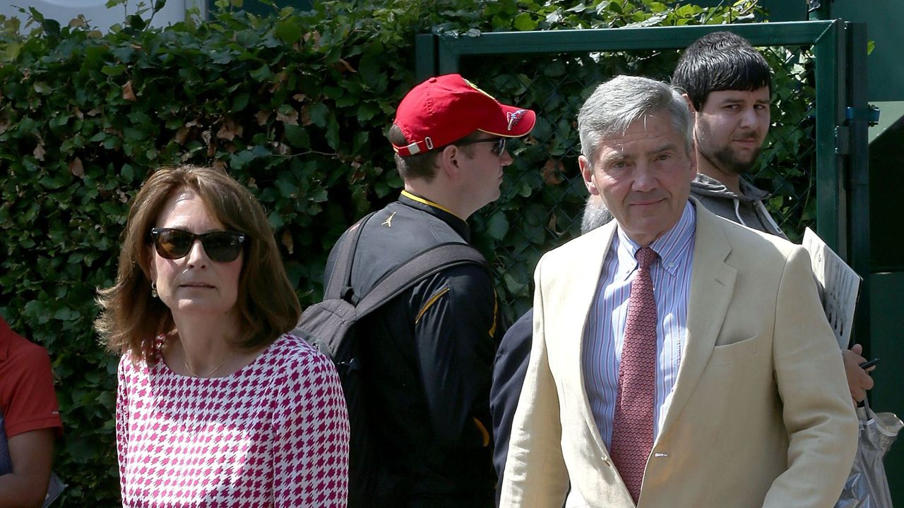 Carole Middleton&#039;s pink houndstooth dress