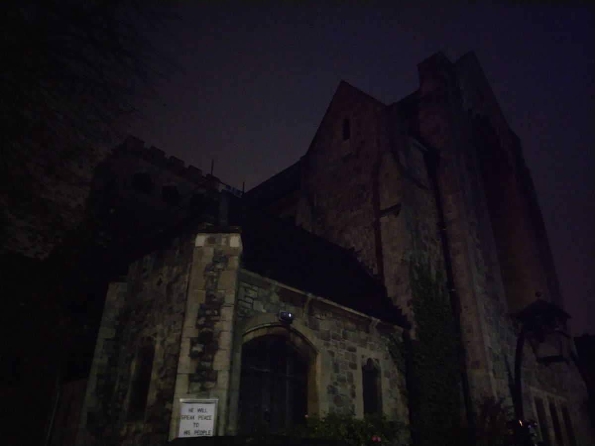 The HTC U11 Life falls on its face at night, producing shots like this