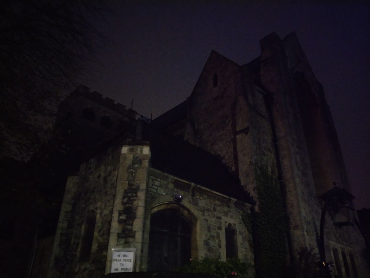 The HTC U11 Life falls on its face at night, producing shots like this