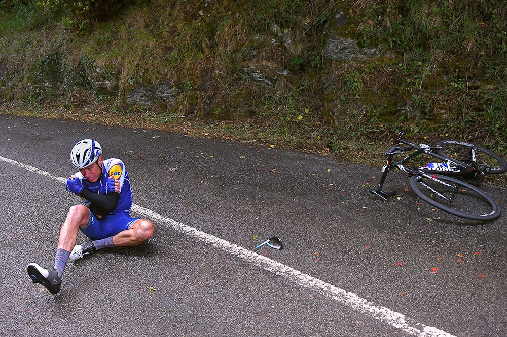 David De la Cruz crashed and was forced to abandon