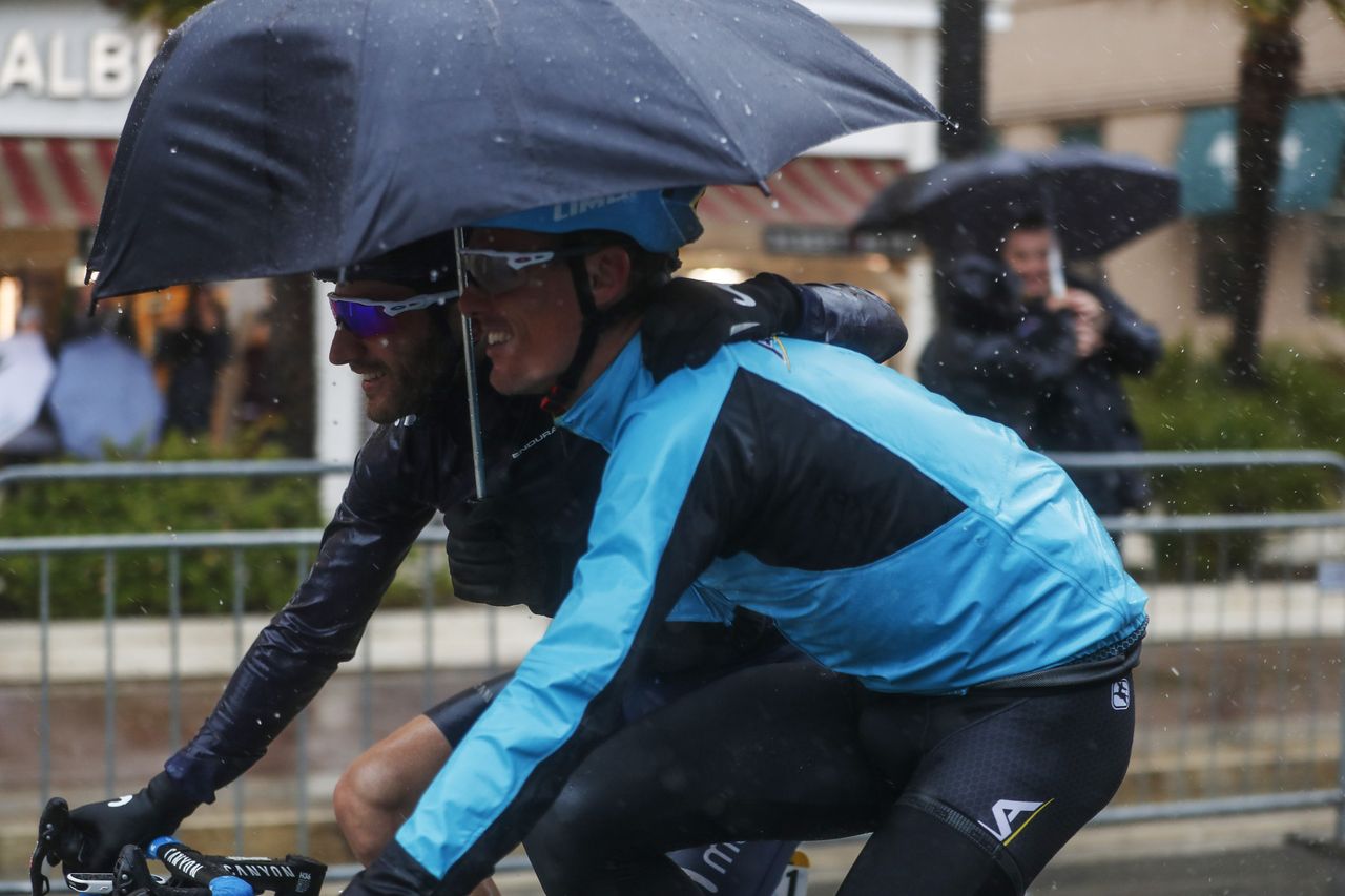 Luis Leon Sanchez takes the sensible precautions