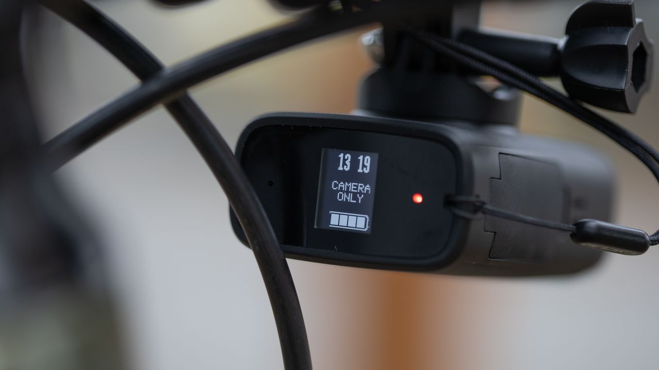 Cycliq Fly12 Sport rear status screen