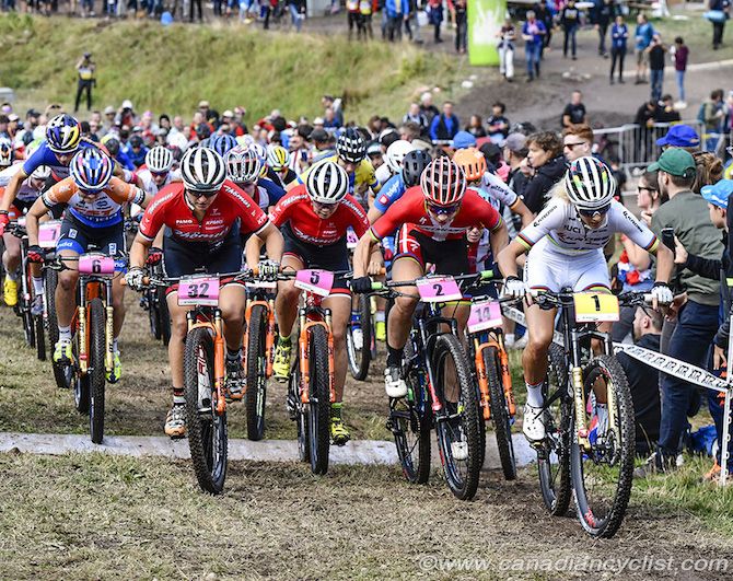 Jolanda Neff (Kross Racing Team) jumps to the front at the start of the women's race