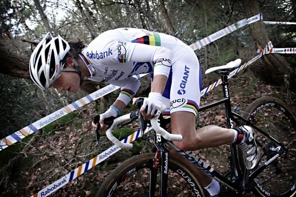 Marianne Vos rides to the Dutch title