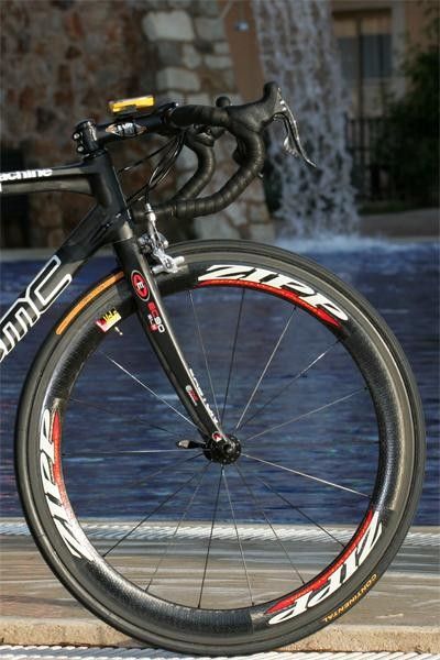 The bike is again equipped with Zipp deep section wheels.
