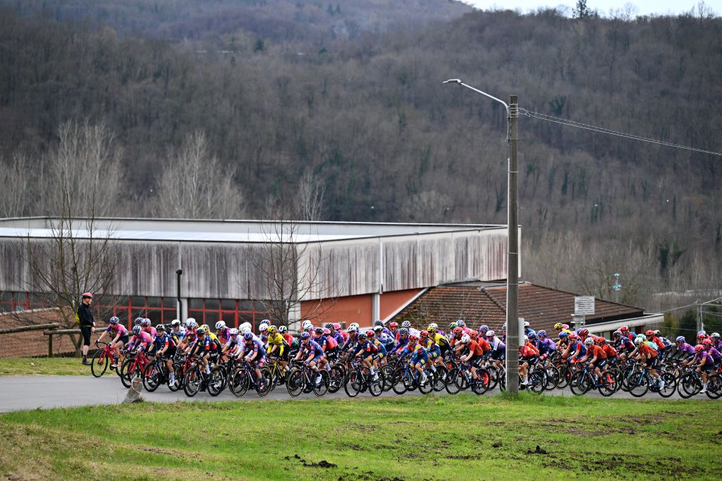 CITTIGLIO ITALY MARCH 16 A general view of the peloton competing during the 26th Trofeo Alfredo BindaComune di Cittiglio 2025 Womens Elite a 152km one day race from Luino to Cittiglio UCIWWT on March 16 2025 in Cittiglio Italy Photo by Luc ClaessenGetty Images