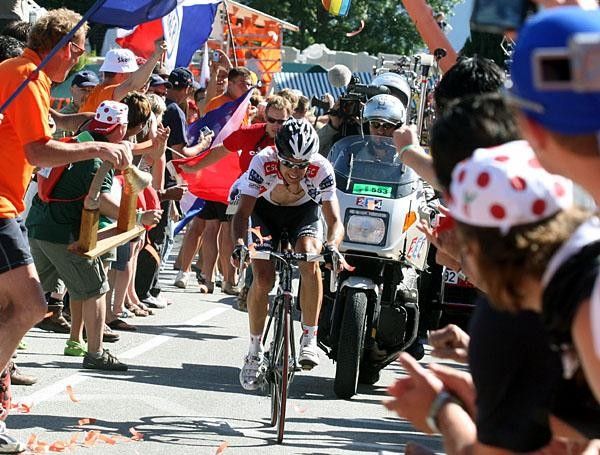 Sastre rides through the crowd as he solos to victory