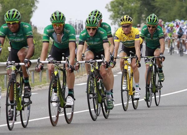 Thomas Voeckler is protected by his Europcar teammates
