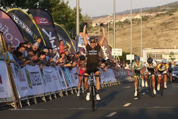 Anna Sanchis wins the Spanish road race championship.