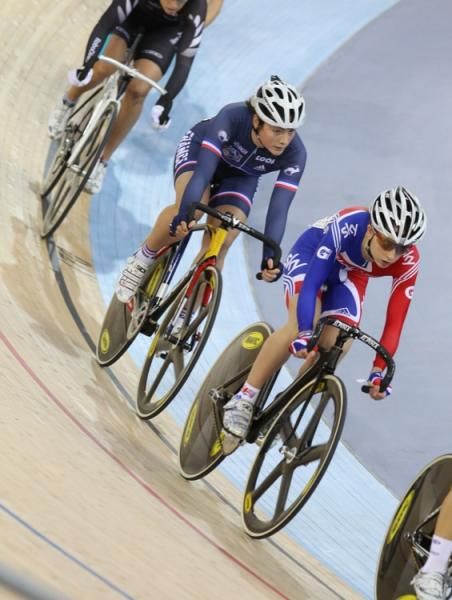 Laura Trott got a great home reception in the omnium points race