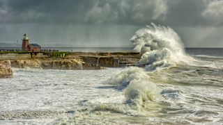 Giant waves batter Santa Cruz Lighthouse point during the 2018-2019 El Niño event