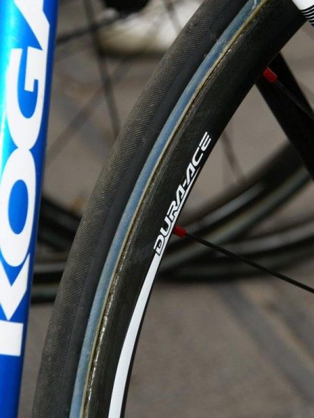 Skil-Shimano was another of the few teams that opted for carbon fiber rims today.