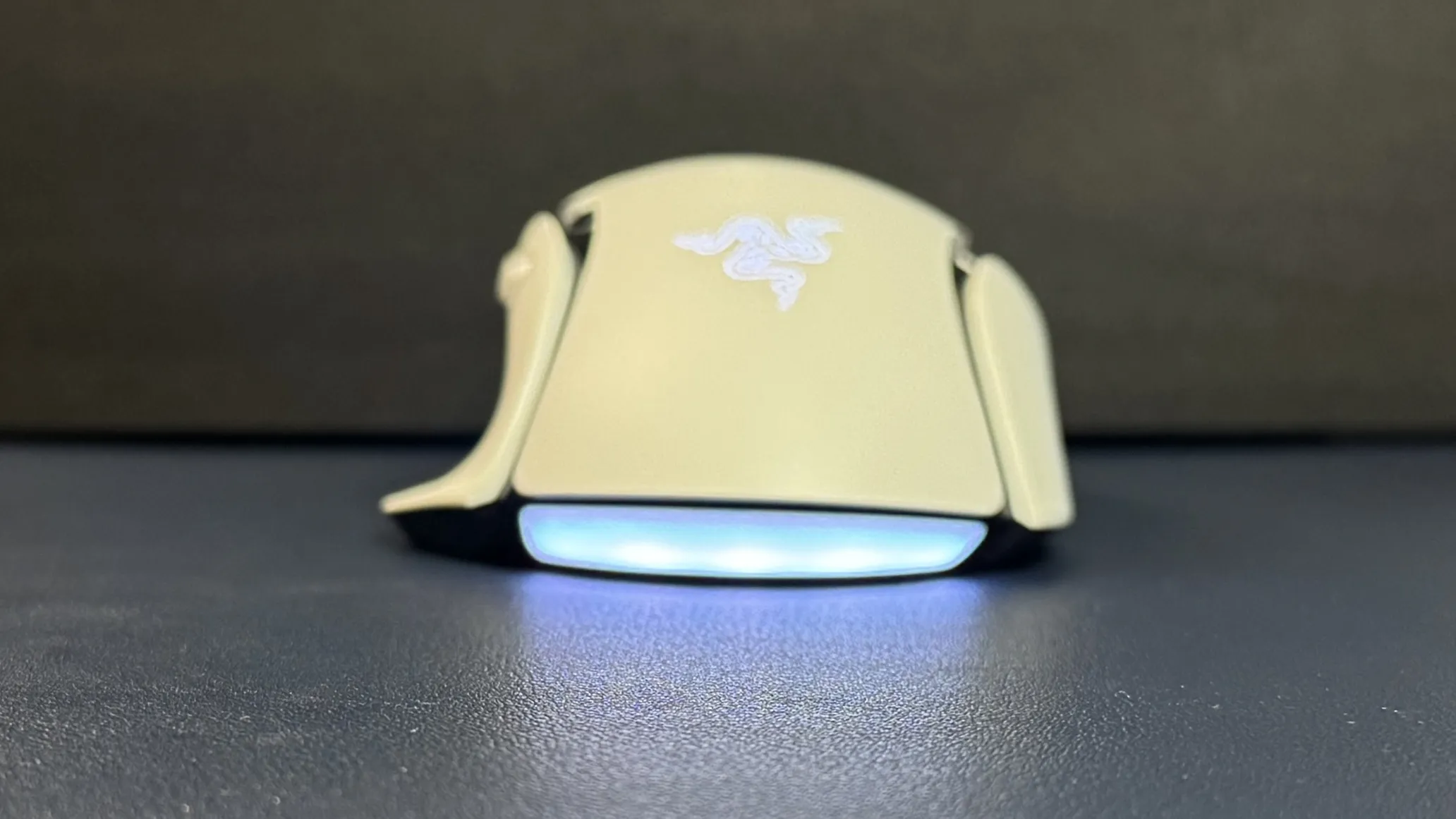 Обзор игровой мыши Razer Basilisk V4 Pro: особенности, дизайн и новая кнопка ИИ: View Original I'm... actually not a big fan of the new buttons. Or, well, I don't really think they