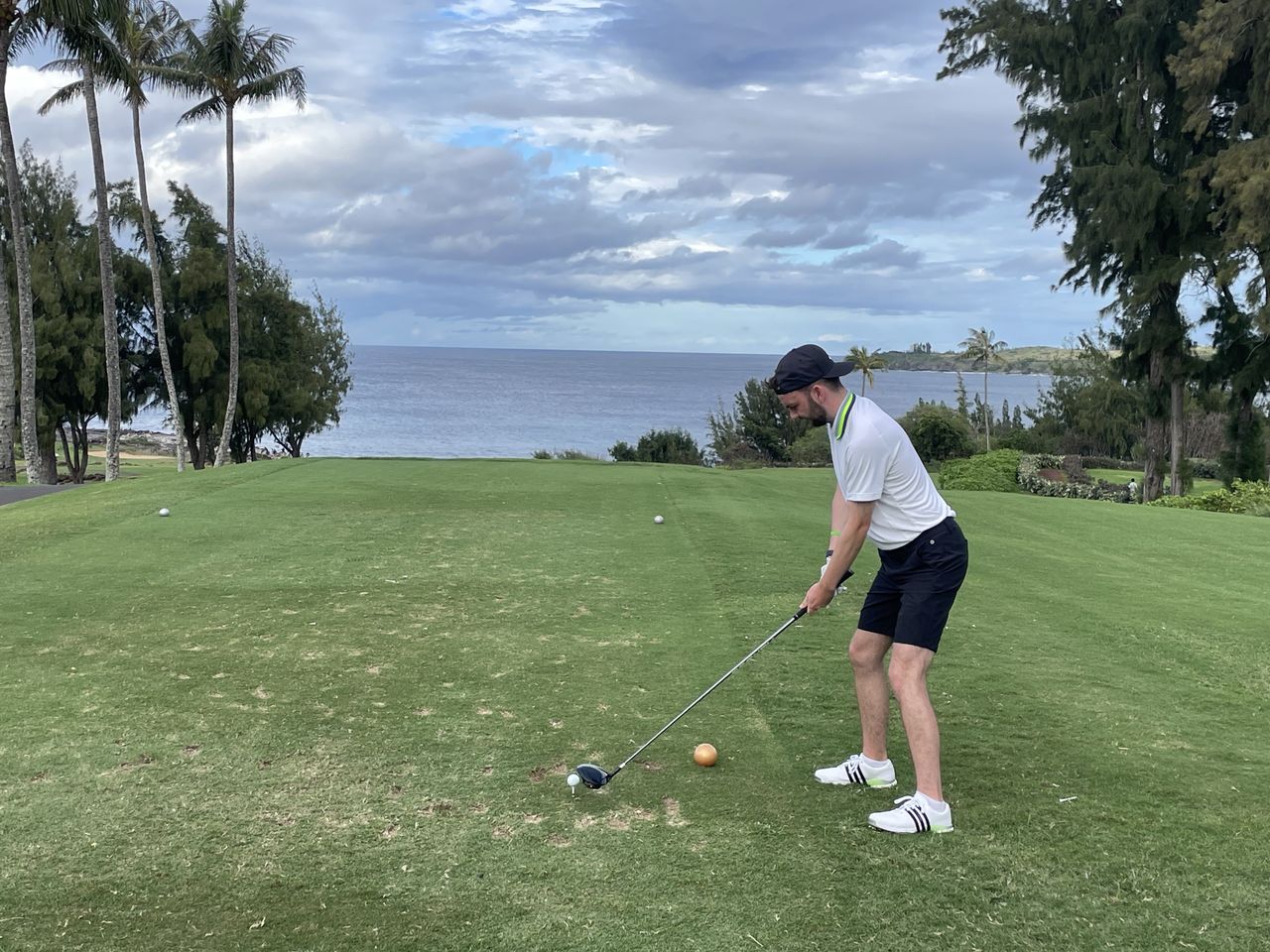 Dan Parker testing the Tour360 24 golf shoes in Hawaii