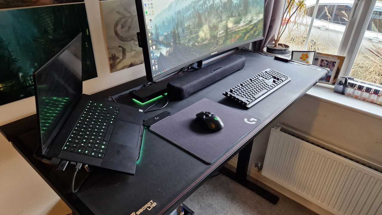 Secretlab Magnus Pro gaming desk