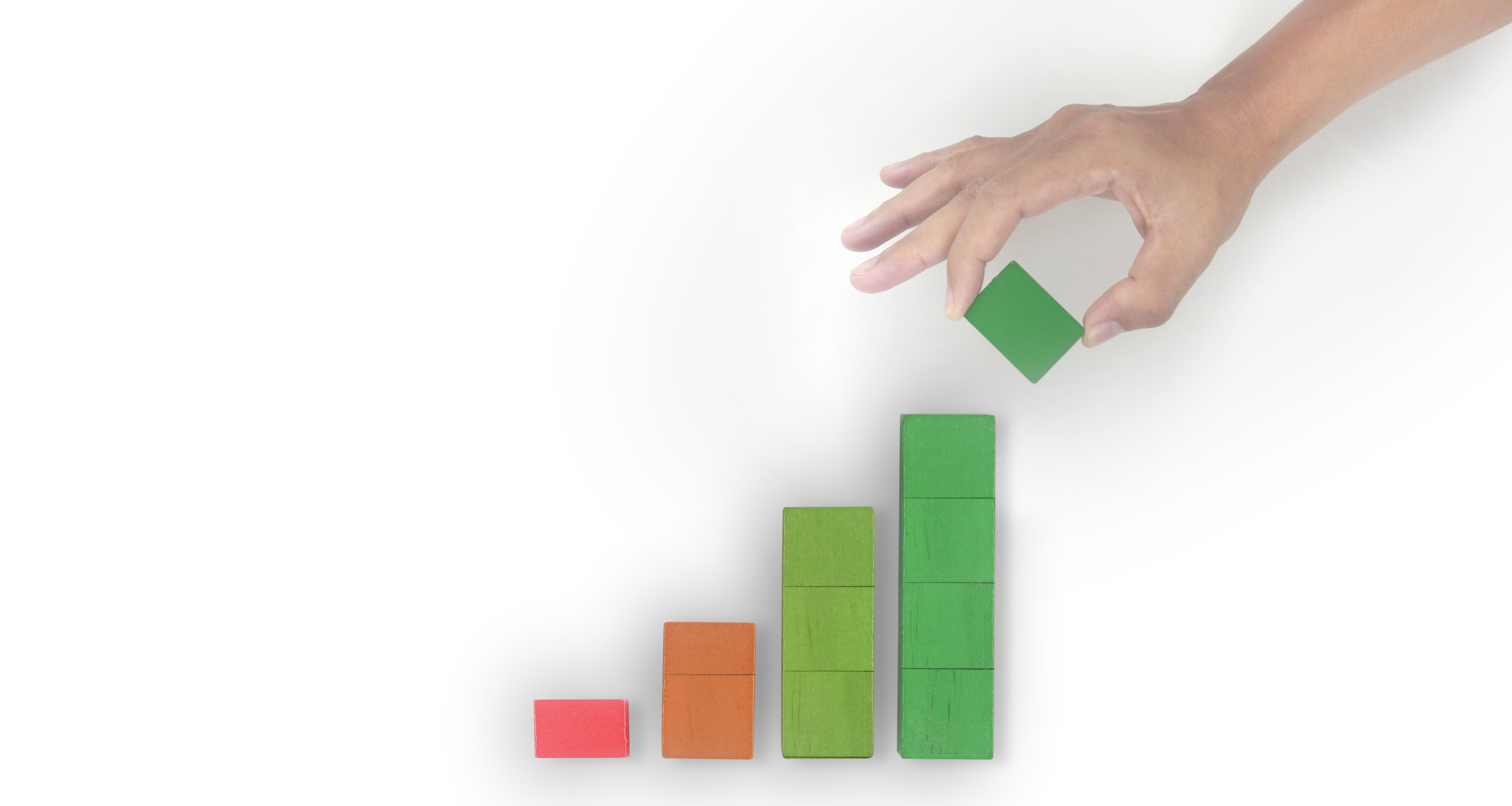Simple bar chart in building blocks representing beginner choosing investment funds