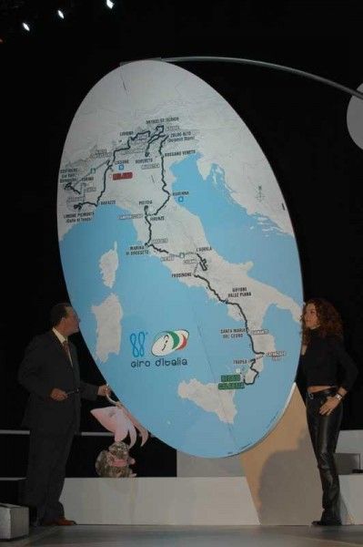 The course is revealed starting in Reggio Calabria on the boots tip and finishing up in Milan
