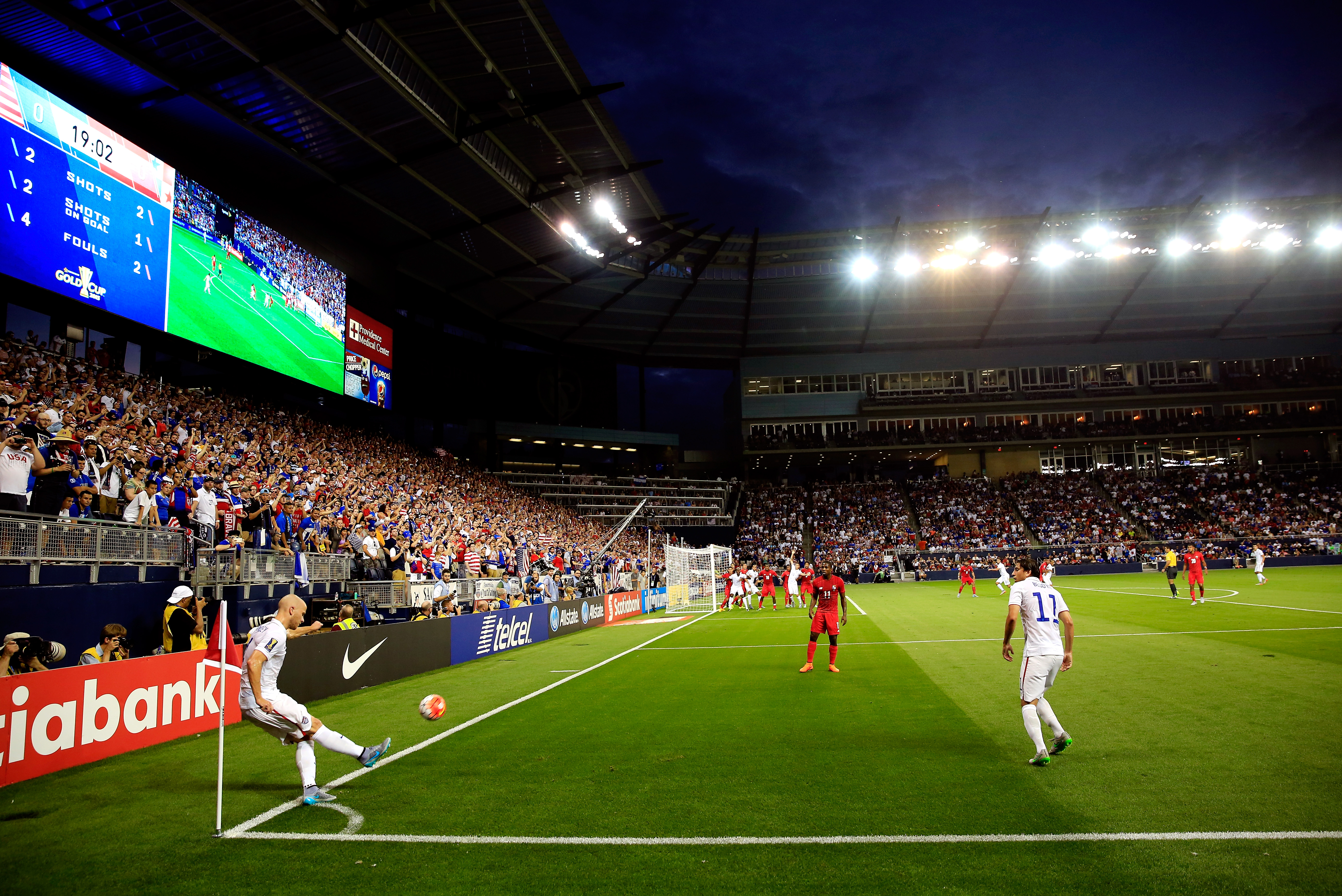 Michael Bradley takes a corner for the United States against Panama in the 2015 Gold Cup.