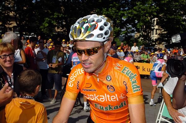 Olympic road champion Samuel S&aacute;nchez (Eukaltel-Euskadi) waits for the start.