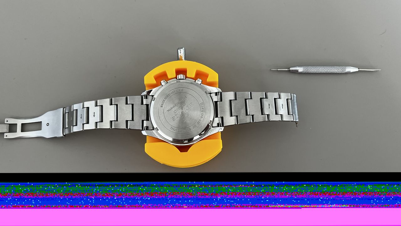 Changing the watch strap on a Casio Edifice