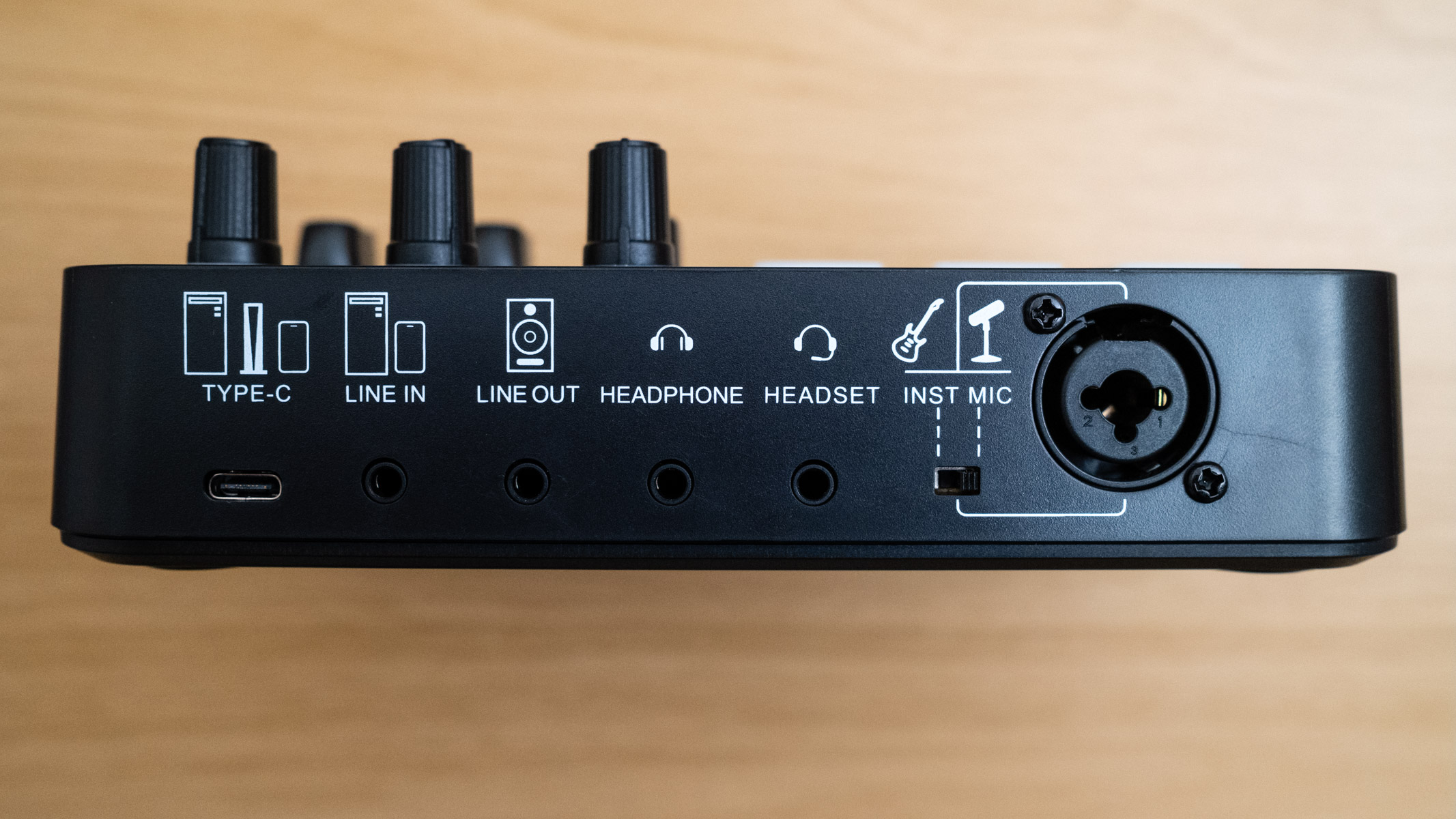 OneOdio solocaster rear view showing ports
