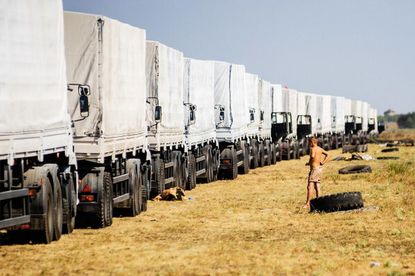 Ukraine death toll jumps, as Russian aid convoy heads toward separatist-held crossing