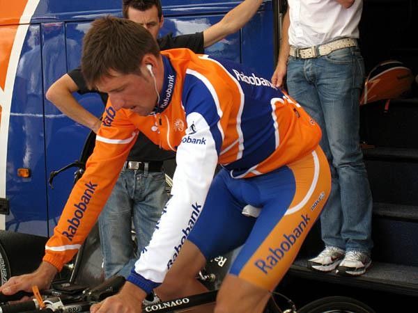 Denis Menchov (Rabobank) warms up