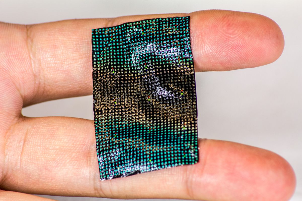 The flexible sensor covers two fingers of a person&#039;s hand.