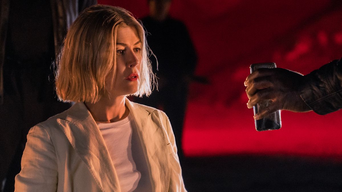 Rosamund Pike as Marla Grayson in "I Care A Lot" on Netflix.