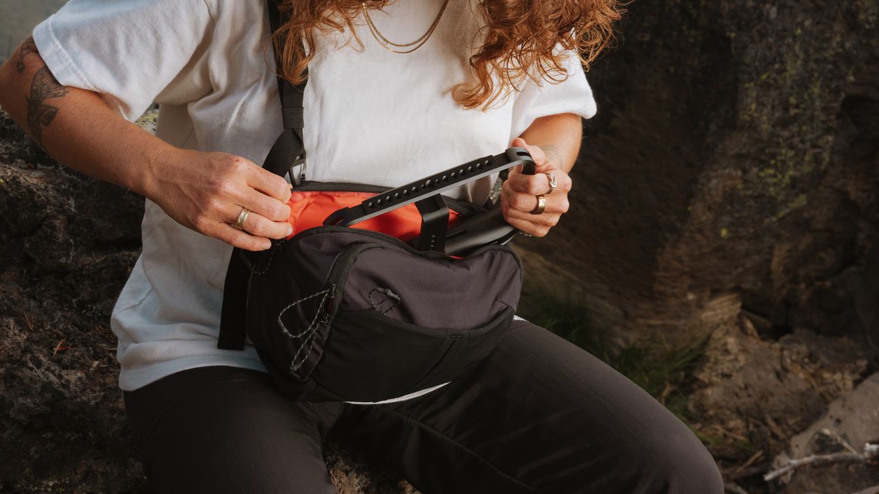 A photographer using the Moment Balance sling in the black colorway