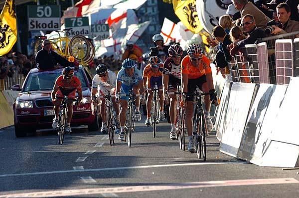 Spain's Samuel S&aacute;nchez (Euskaltel-Euskadi) takes a bunch sprint victory for third place.
