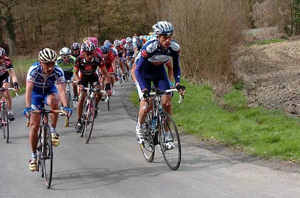 Bettini and Kashechkin trying to break things up